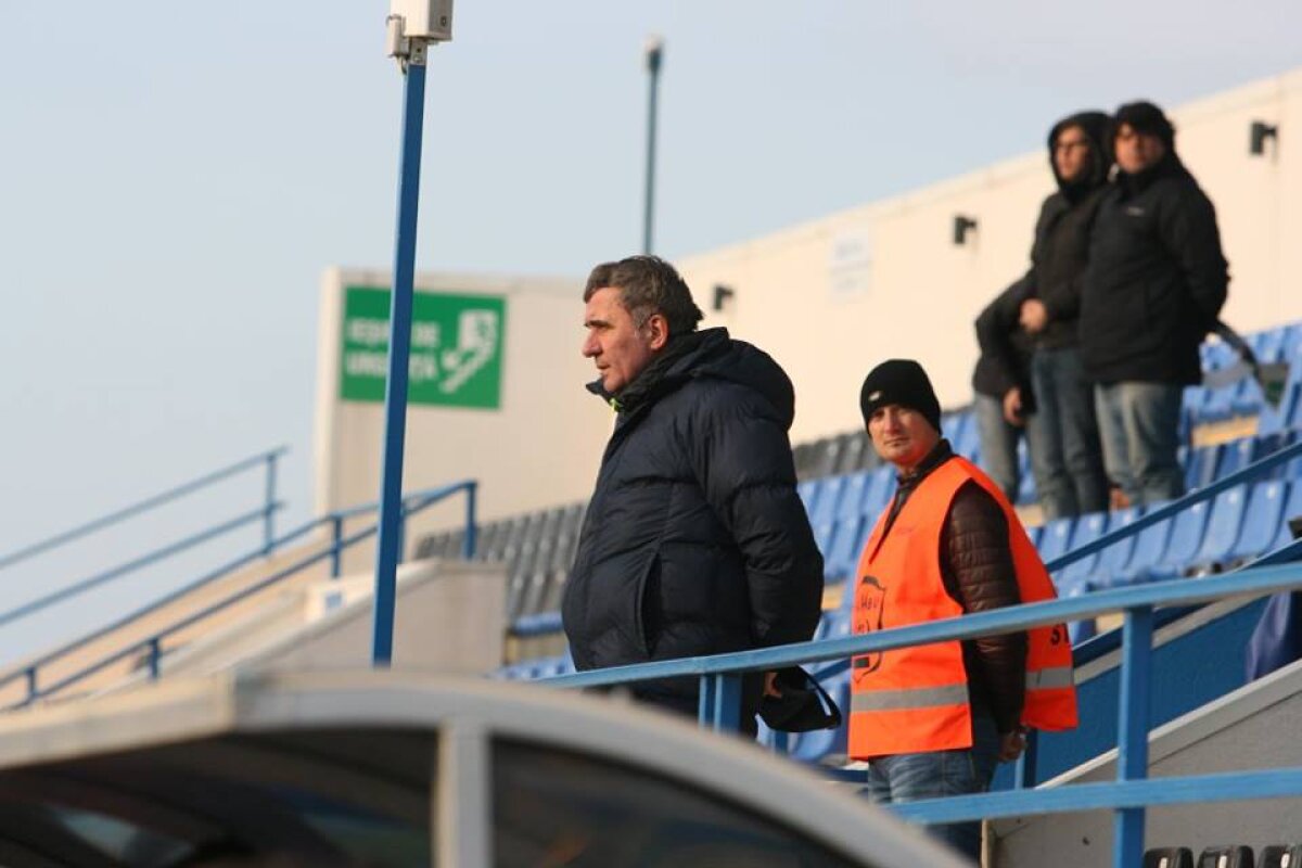 VIDEO + FOTO Omagiu adus de Hagi lui Cruyff » Ce a făcut Regele la amicalul Viitorului de astăzi