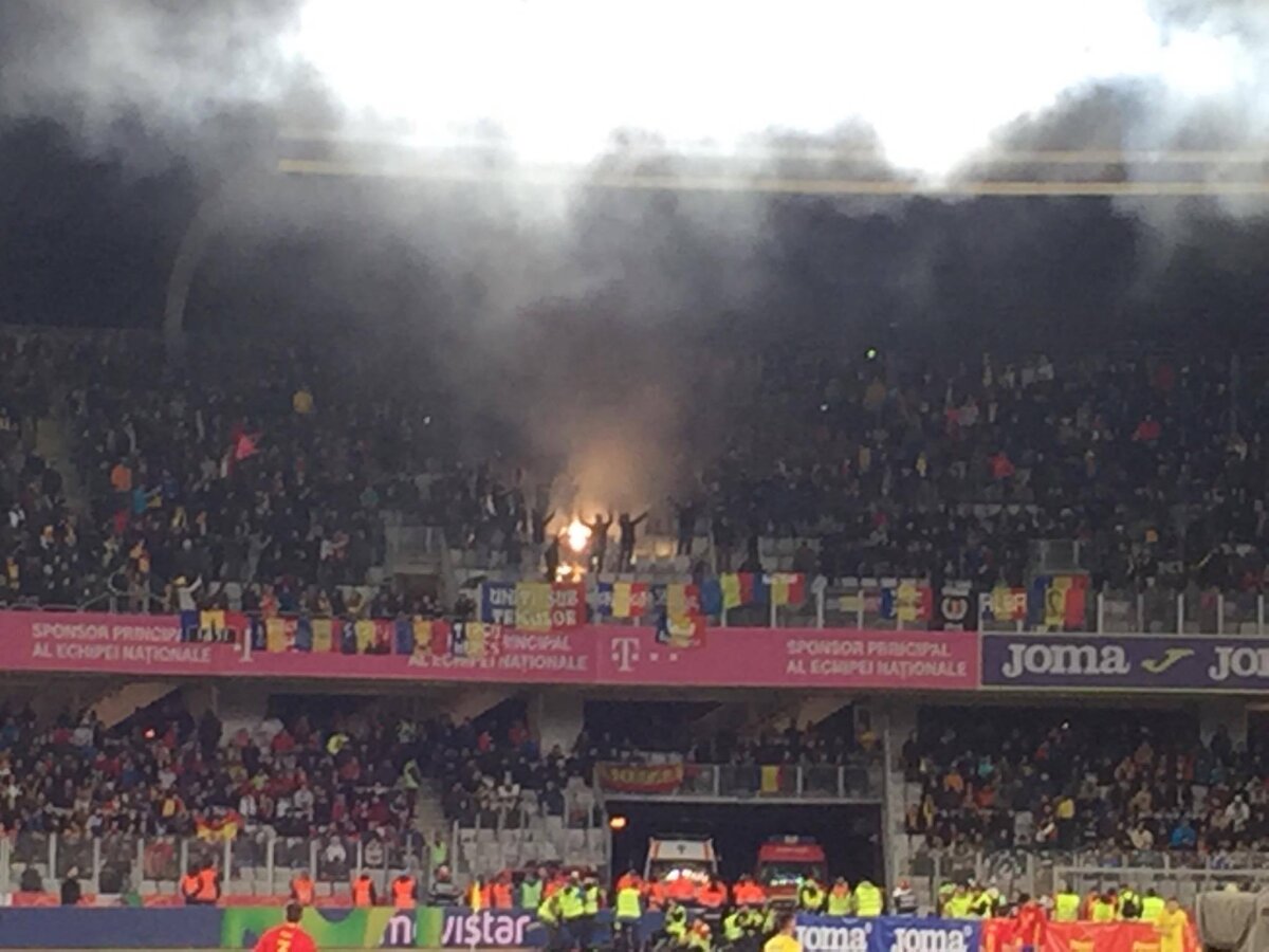 FOTO Scandaluri între fanii României și stewarzi » Bannere și torțe, în galeria "tricolorilor"