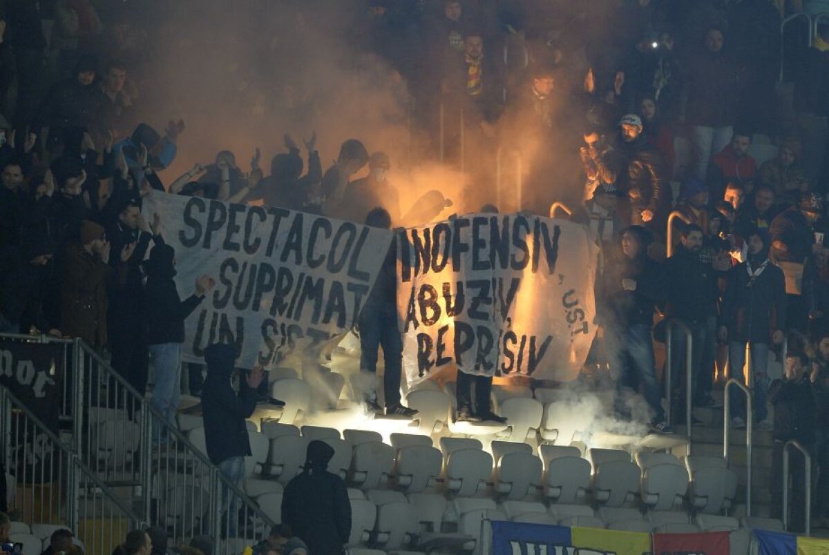 FOTO Scandaluri între fanii României și stewarzi » Bannere și torțe, în galeria "tricolorilor"