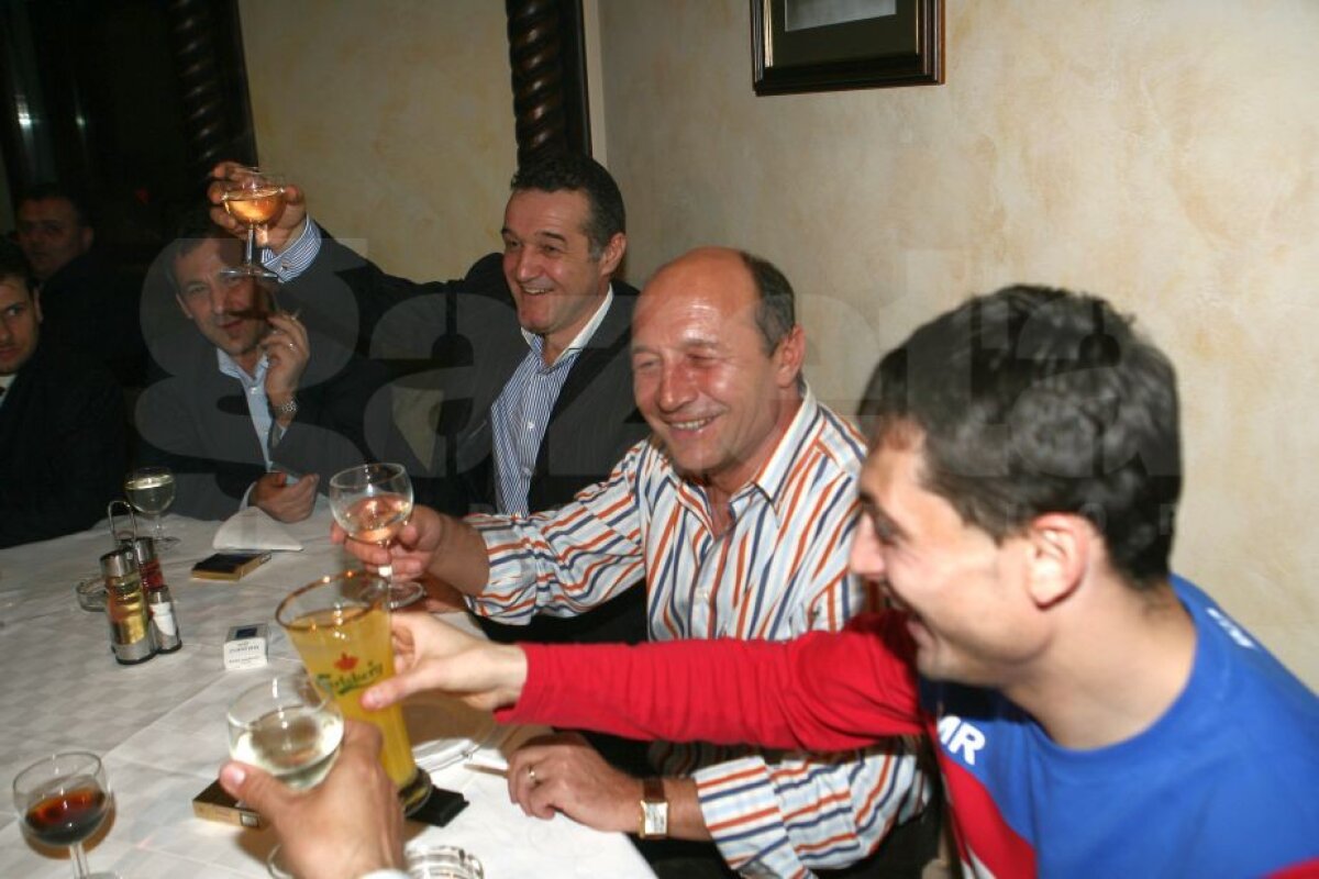 GALERIE FOTO 10 ani de la sfertul de Cupa UEFA Steaua - Rapid » Enigma lui Răzvan Lucescu: "Cred că niciodată nu voi găsi răspunsul la întrebarea asta!"