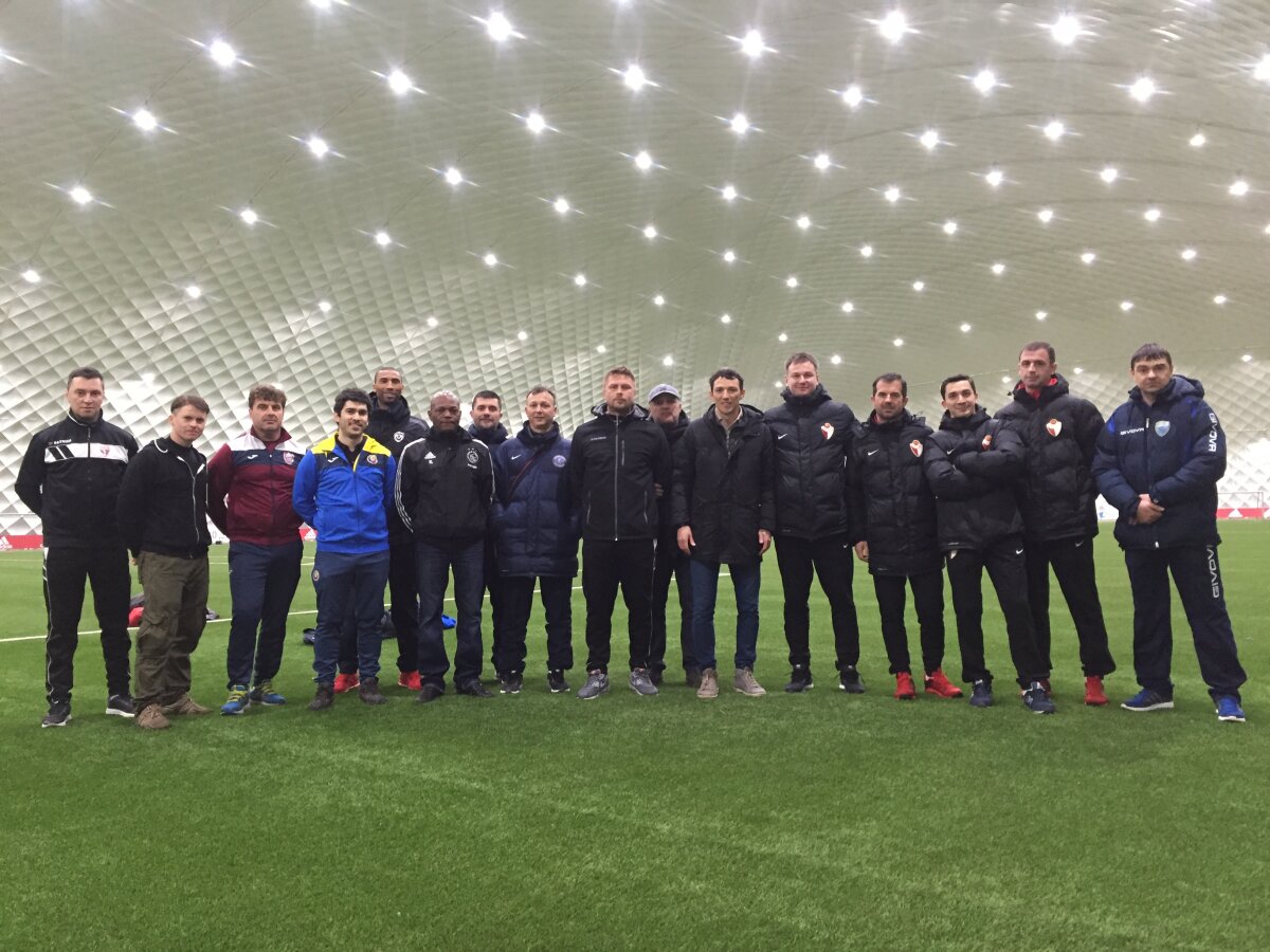 Antrenorii invitați de Ogăraru au învățat filosofia Ajax și au văzut Olanda - Franța