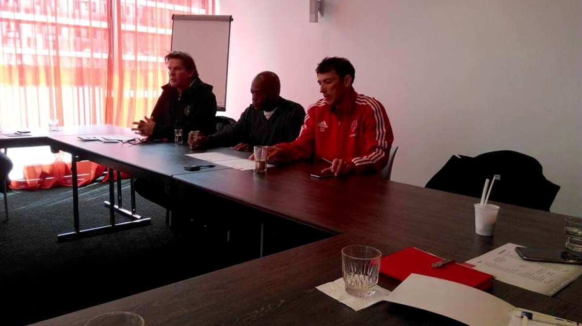 Antrenorii invitați de Ogăraru au învățat filosofia Ajax și au văzut Olanda - Franța