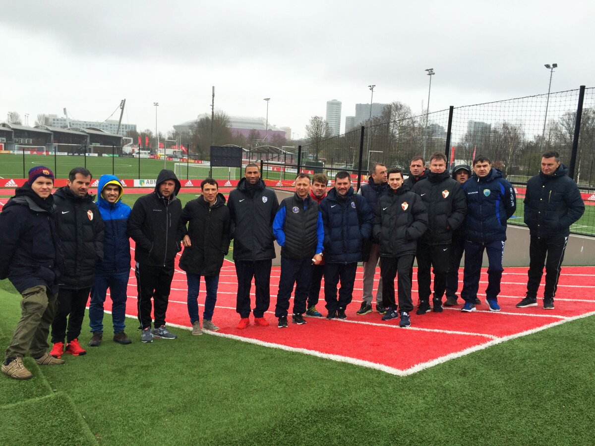 Antrenorii invitați de Ogăraru au învățat filosofia Ajax și au văzut Olanda - Franța