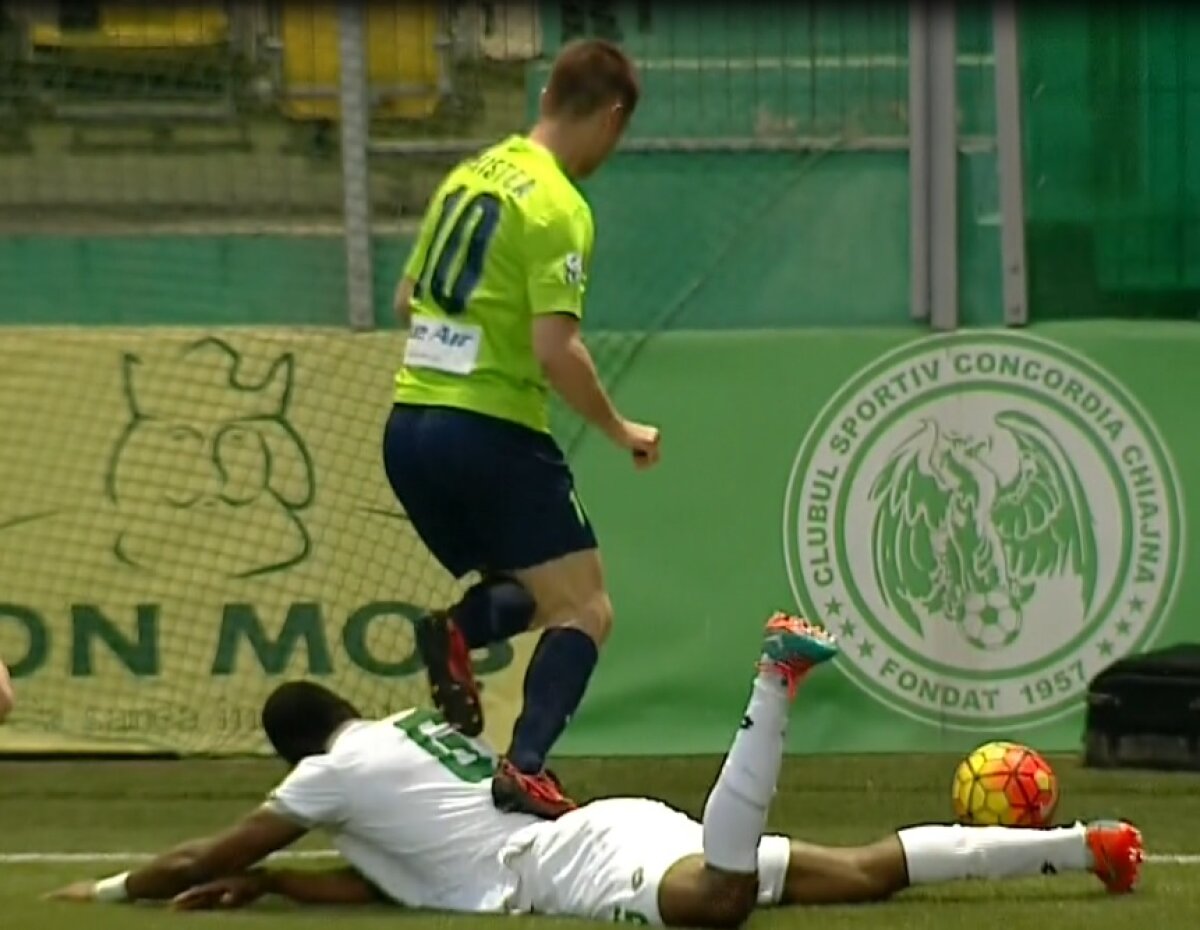 VIDEO Fotbalul arbitrilor, nu al fotbaliştilor » Festival de decizii controversate la Chiajna - CSMS Iași 1-1