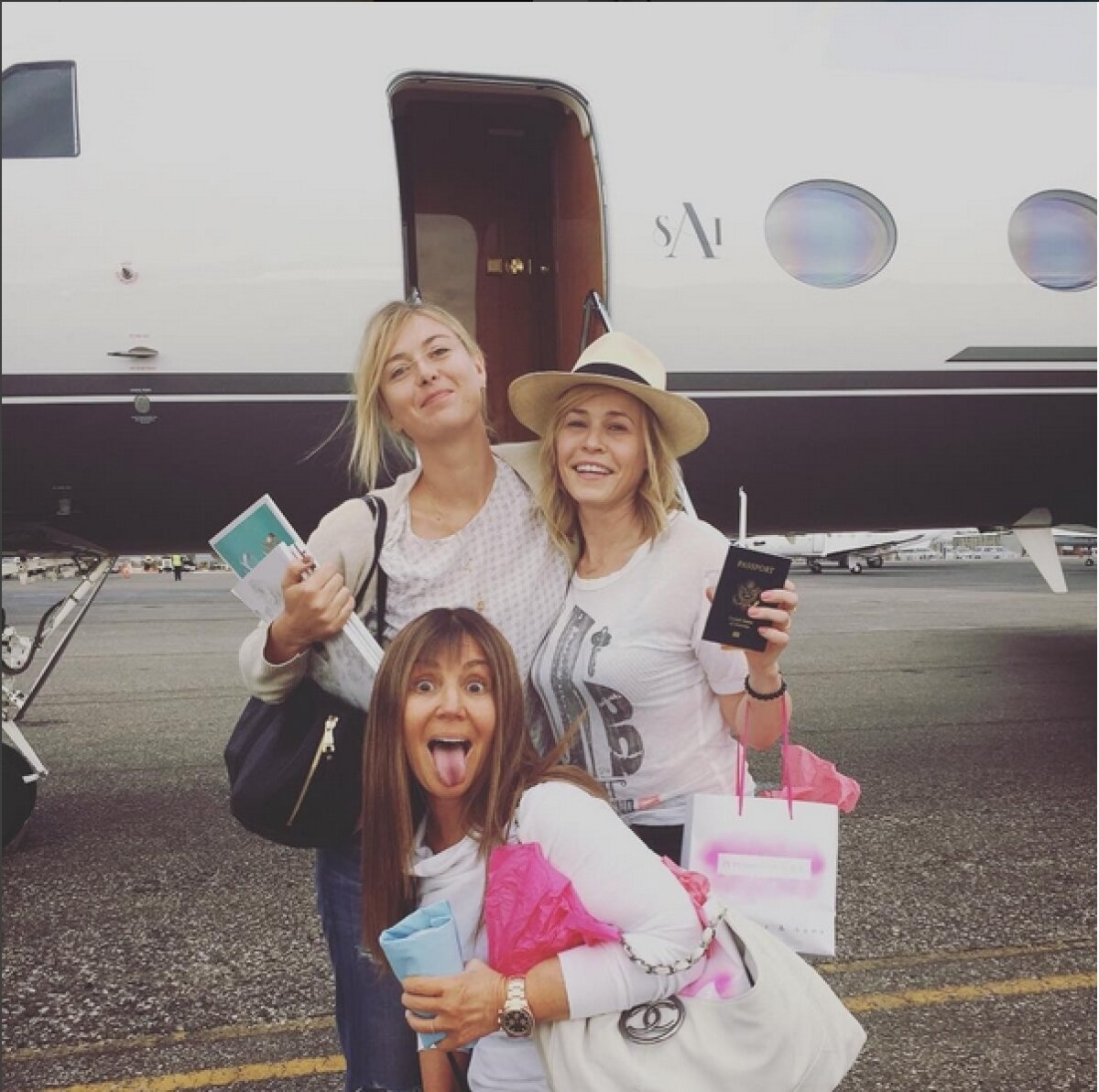 FOTO Lipsită de griji! Cum își petrece Maria Șarapova timpul în așteptarea sentinței WTA