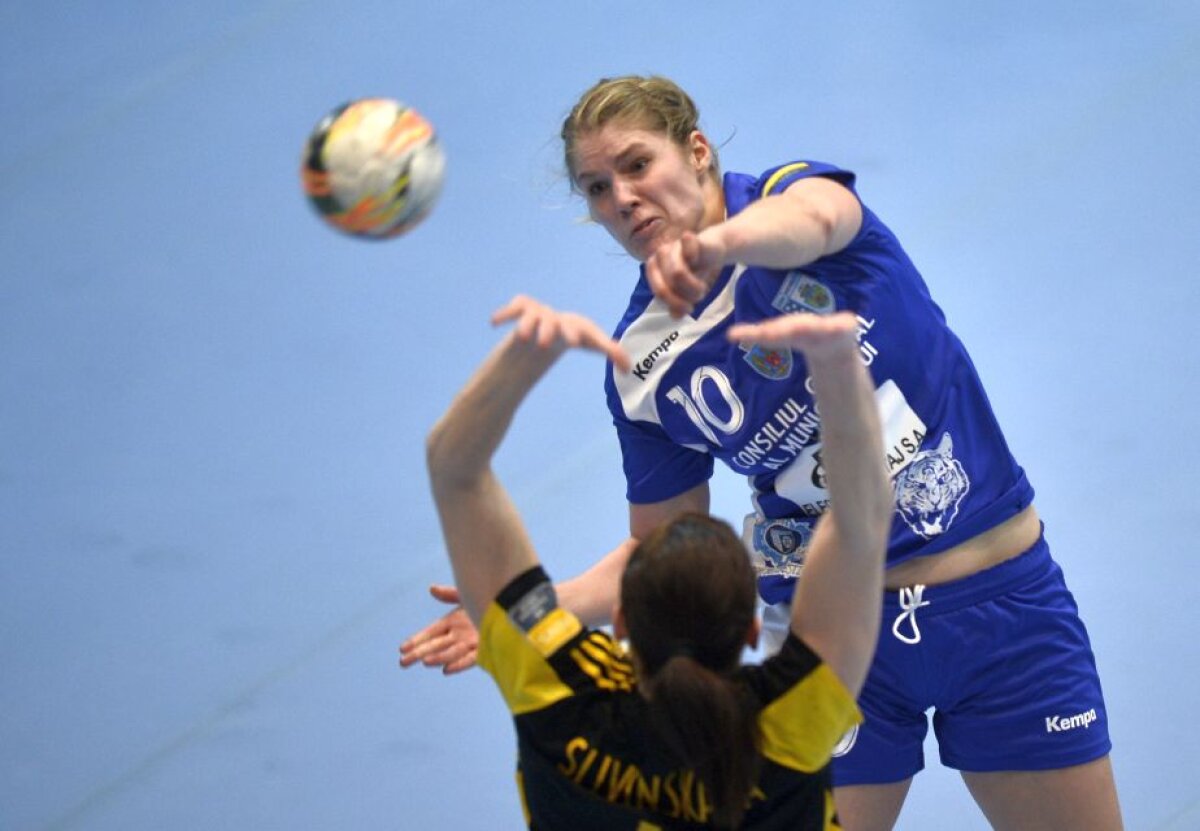 FOTO Dramatism în sferturile Ligii Campionilor la handbal » CSM București - Rostov Don 26-25