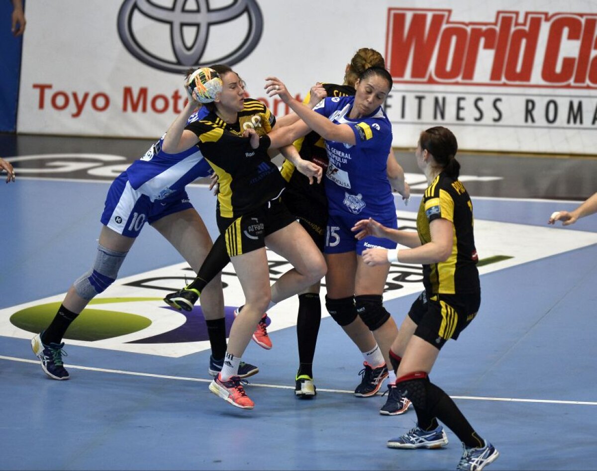 FOTO Dramatism în sferturile Ligii Campionilor la handbal » CSM București - Rostov Don 26-25