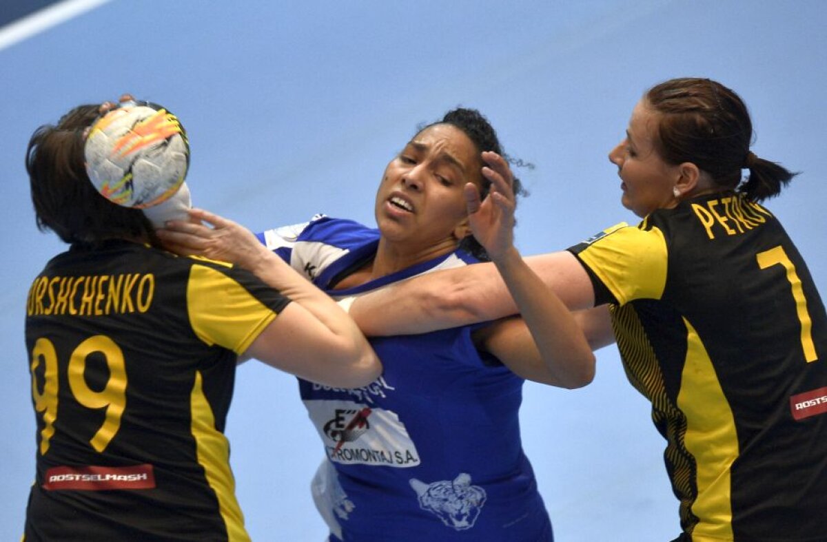 FOTO Dramatism în sferturile Ligii Campionilor la handbal » CSM București - Rostov Don 26-25