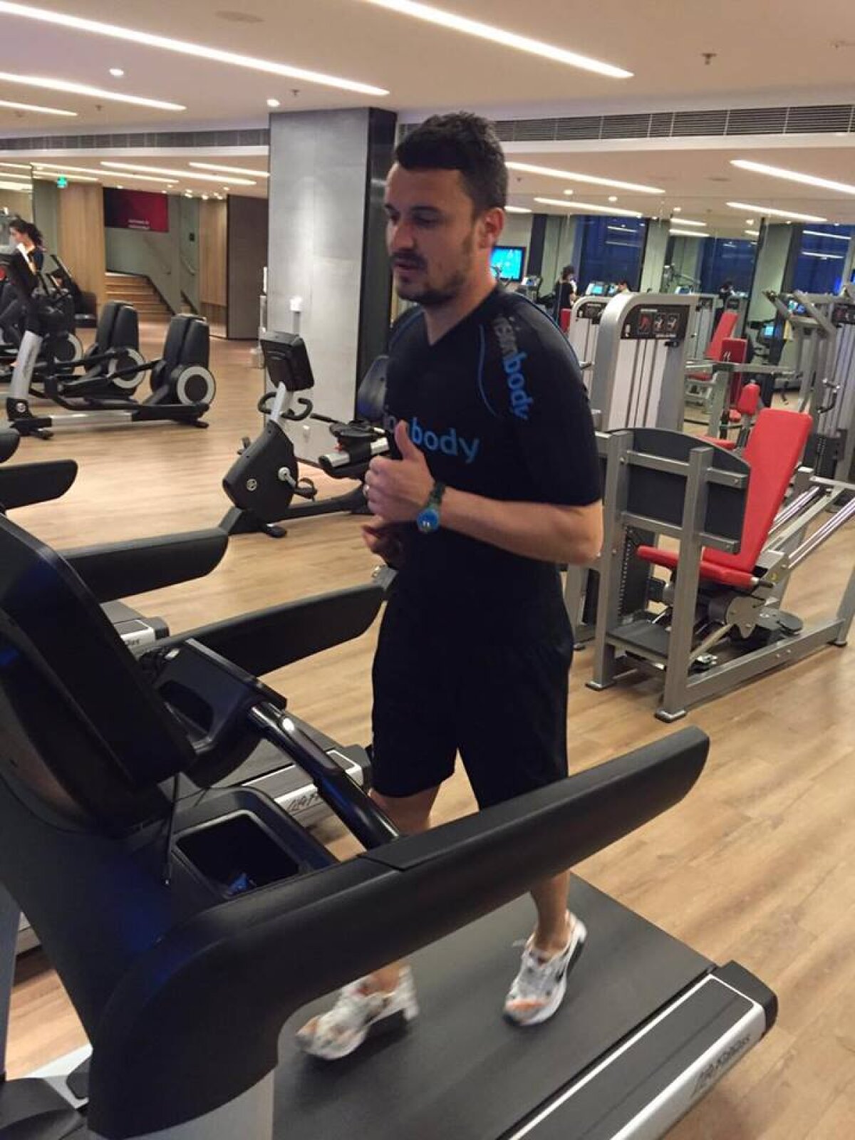 GALERIE FOTO Budescu trage tare în China pentru a merge la Euro 2016 » Folosește o tehnologie specială pentru a fi sigur că e bine pregătit