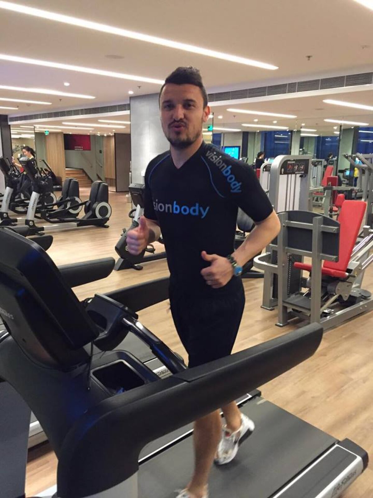 GALERIE FOTO Budescu trage tare în China pentru a merge la Euro 2016 » Folosește o tehnologie specială pentru a fi sigur că e bine pregătit