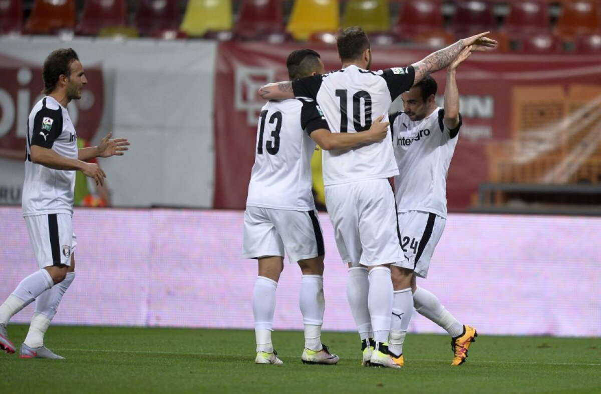 VIDEO+FOTO Victorie anti-Steaua » Cu Alibec în zi de grație, Astra a distrus Dinamo, 4-1, și rămâne pe primul loc