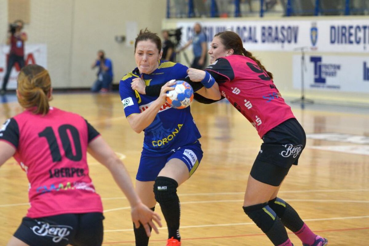 GALERIE FOTO Înfrângere pentru Corona Brașov » Româncele au pierdut manșa tur a semifinalelor Cupei EHF