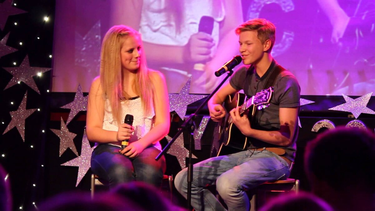 VIDEO&FOTO Povestea de succes a unei microbiste: a cântat imnul lui Dortmund și a obținut un contract de înregistrare