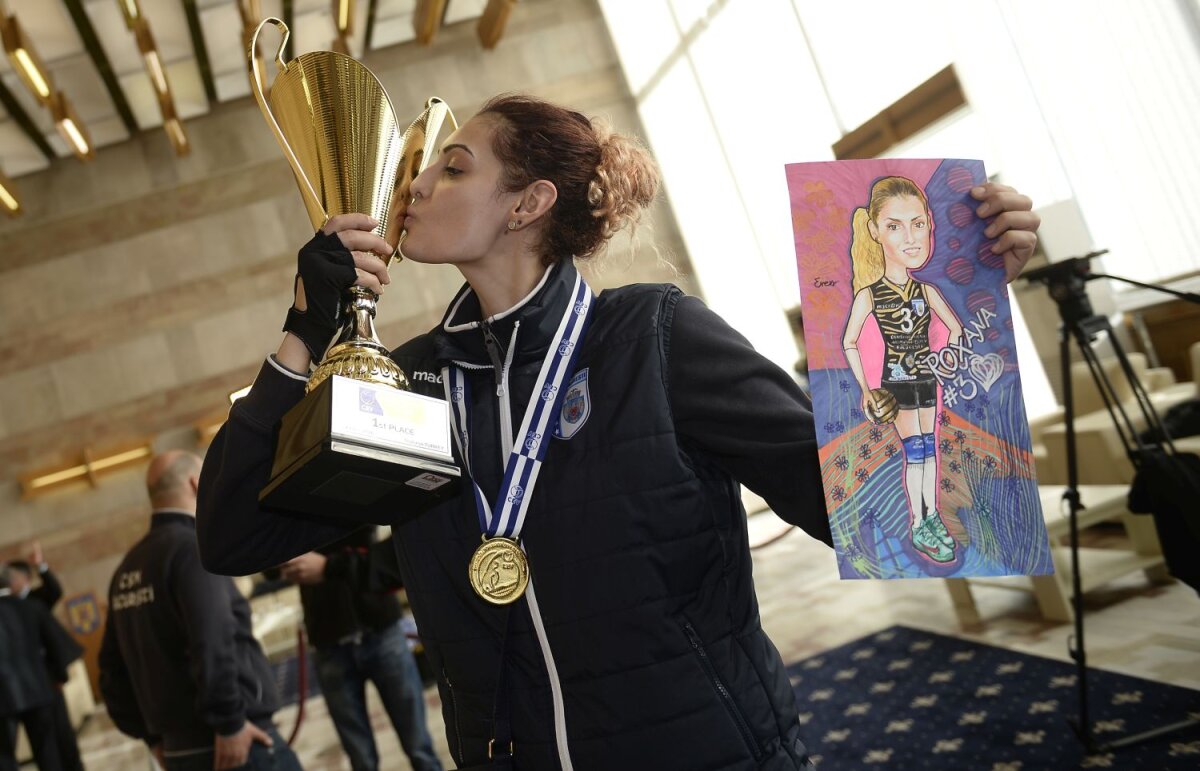 Înălțimea lor, campioanele! CSM București a jucat în cea mai mică sală din CEV Cup: ”I-am băgat în groapa cu tigroaice!” 