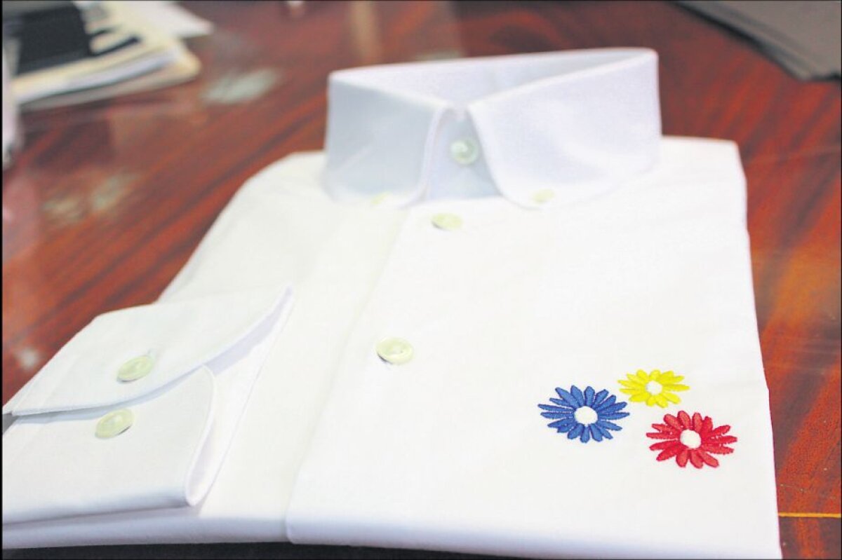 FOTO Botezatu îi îmbracă pe ”tricolori” » Delegația României la Euro va purta costume special create de compania ”Viggo”: azi e prezentarea colecției