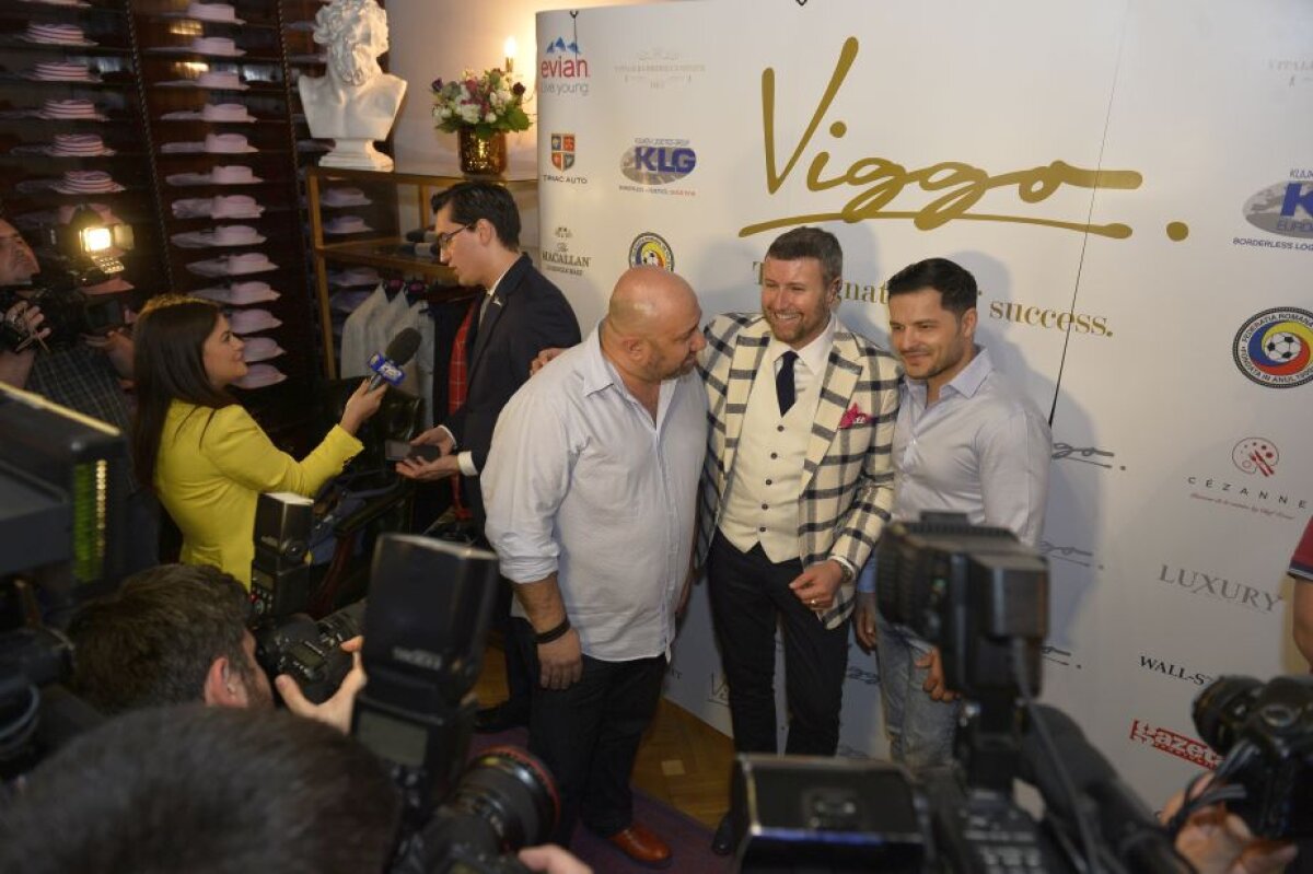 FOTO Botezatu a prezentat costumele pe care jucătorii naționalei le vor purta la EURO » Vor putea să le cumpere și suporterii!