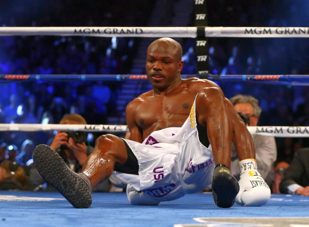    Retragere în glorie » Manny Pacquiao a agățat mănușile în cui după ce l-a învins pe Timothy Bradley