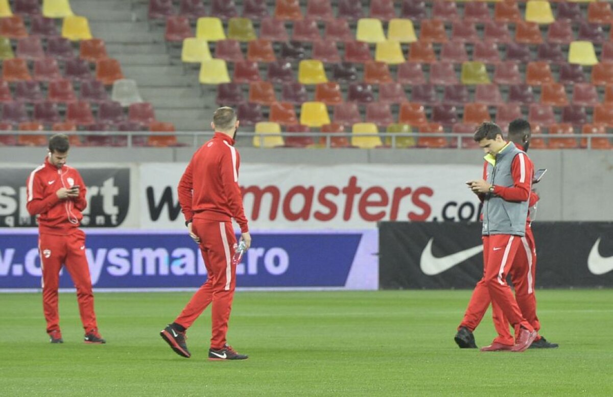 FOTO Jucătorii și arbitrii, la inspecția gazonului » Imagini de ultimă oră de la Arena Naţională, înainte de derby 