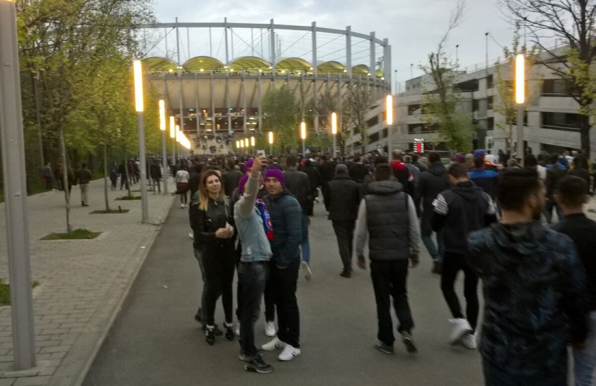 FOTO Jucătorii și arbitrii, la inspecția gazonului » Imagini de ultimă oră de la Arena Naţională, înainte de derby 