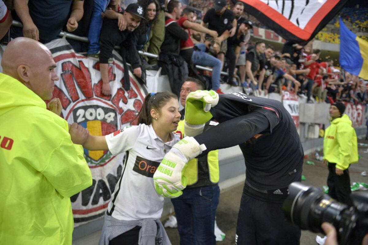 GALERIE FOTO 15 imagini tari din Derby de România » Durerea lui Tamaș vs euforia lui Dănciulescu, "dezbrăcat" de suporteri