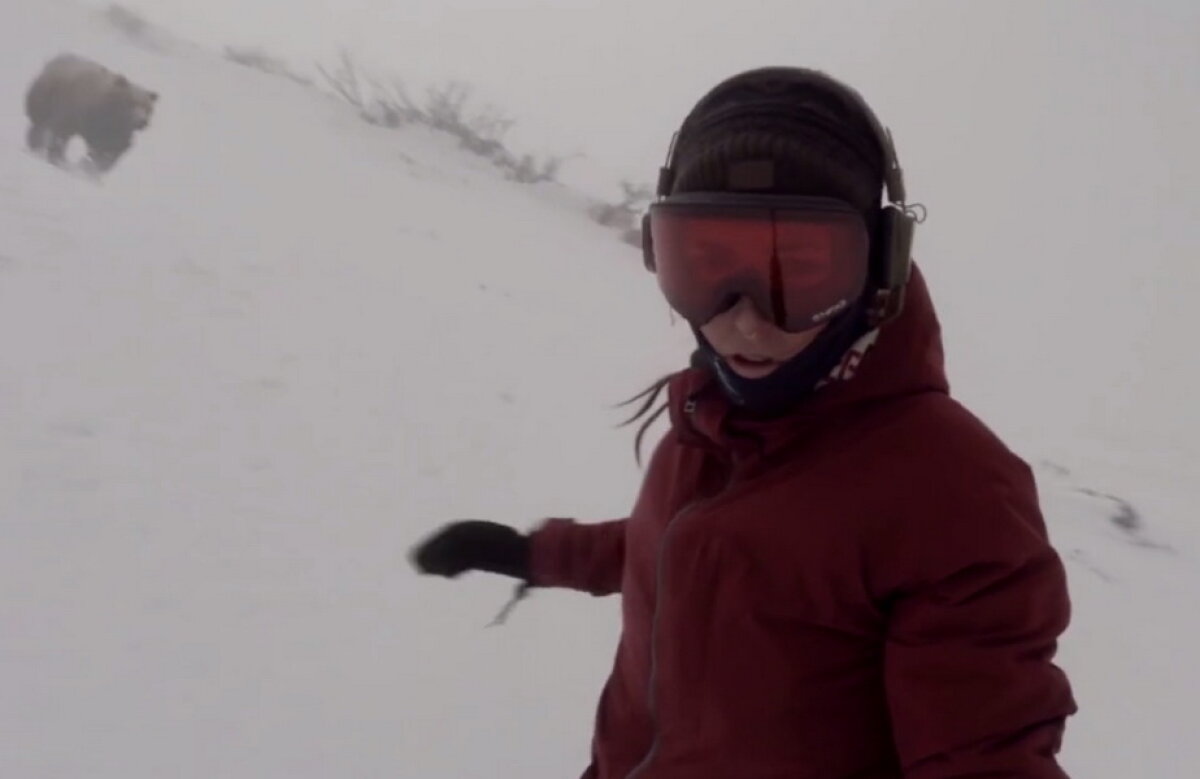 VIDEO » O femeie s-a filmat în timp ce schia! După ce a văzut filmarea a fost la un pas de infarct