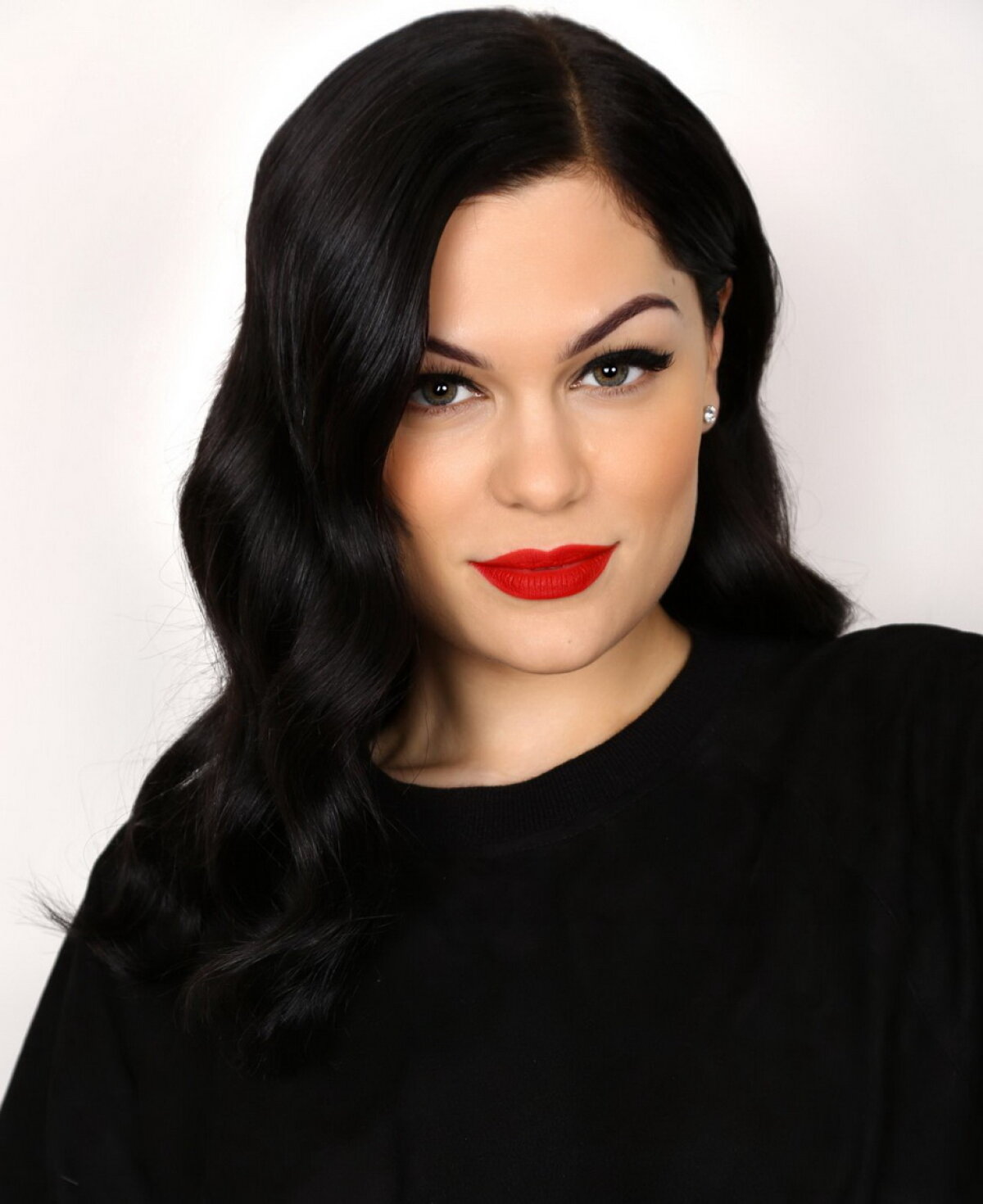 GALERIE FOTO » Jessie J arată senzaţional machiată, însă când de demachiază lucrurile se schimbă major