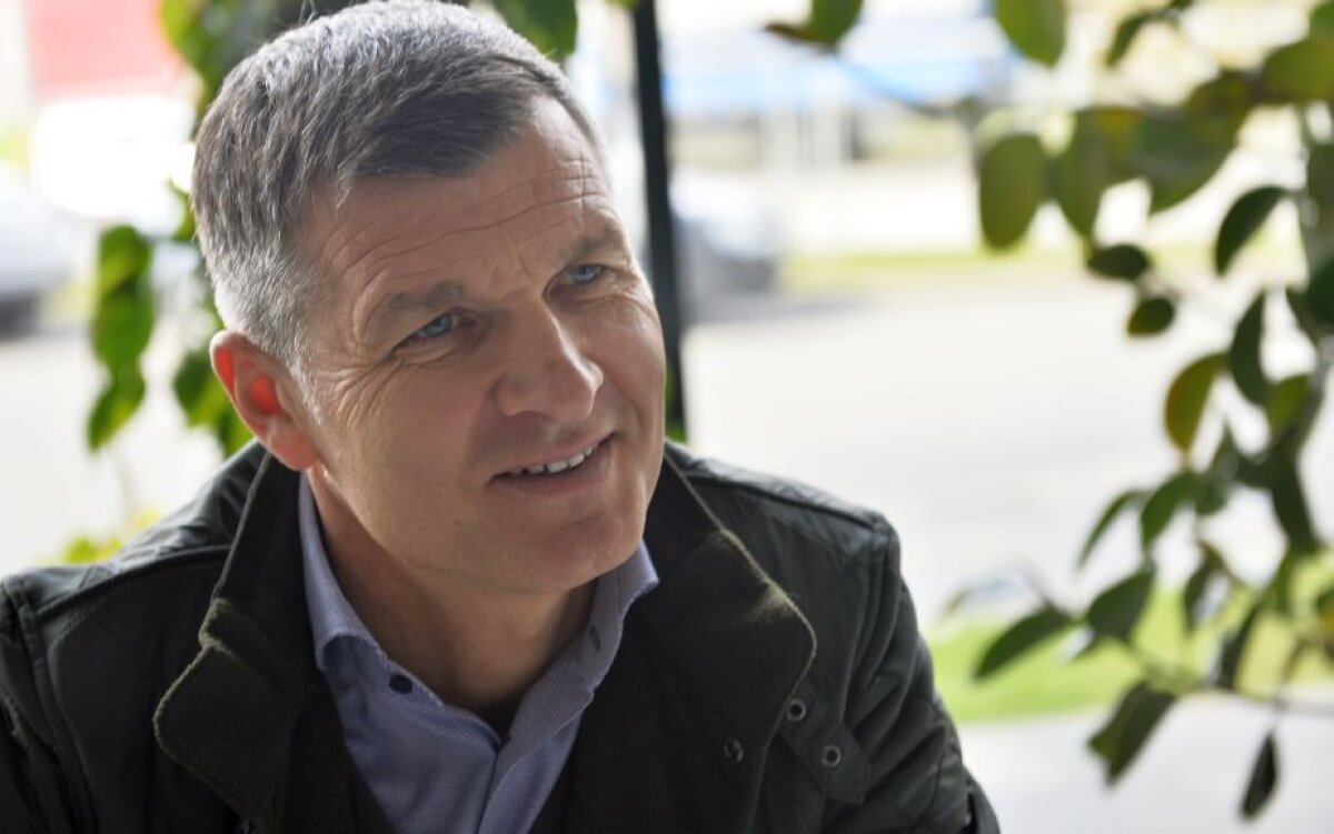 EXCLUSIV GSP "Mă piteam să nu râdă colegii când mâncam gem de prune la pacheţel" » 3 dezvăluiri ale lui Ioan Ovidiu Sabău. Și o poveste incredibilă cu Hagi: "L-a rugat pe Iordănescu să iasă din vestiar, apoi ne-a zis așa"