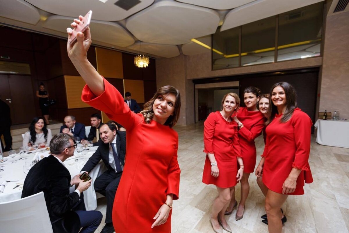 GALERIE FOTO Jucătoarele României le-au eclipsat pe nemțoaice la dineul oficial! Apariții sexy pentru Halep și compania