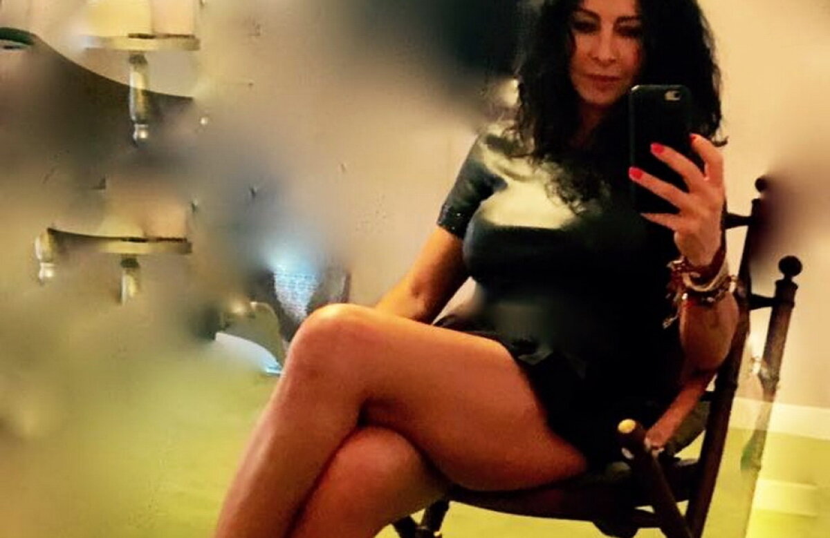 FOTO » Mihaela Rădulescu, ţinută la limita decenţei. Fanii au reacţionat imediat