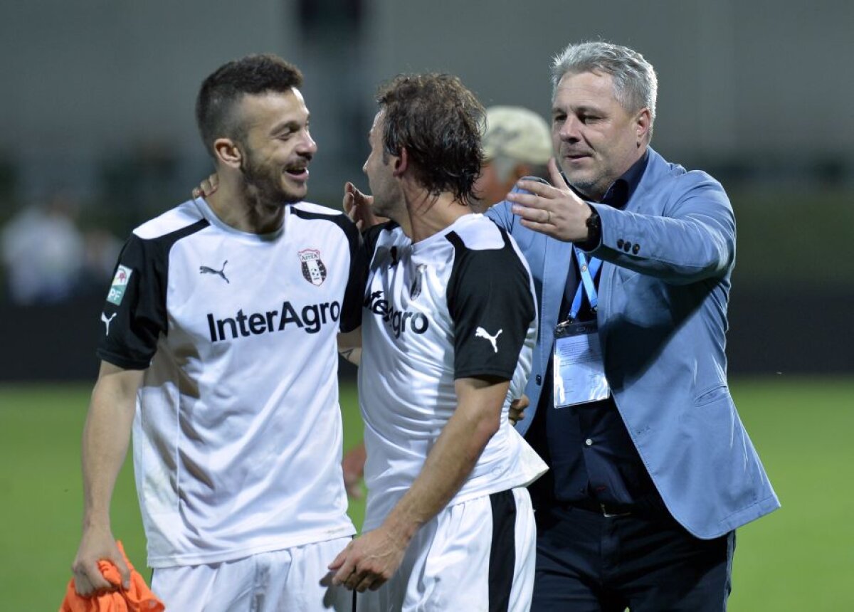 VIDEO+FOTO Nebunie după fluierul final! Cum s-au bucurat giurgiuvenii după victoria cu Steaua: Șumudică a pupat tricoul Rapidului!