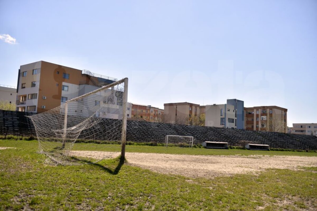GALERIE FOTO Imagini tulburătoare» FotoReportaj GSP: un stadion de legendă din România este invadat de șoareci și bălării!