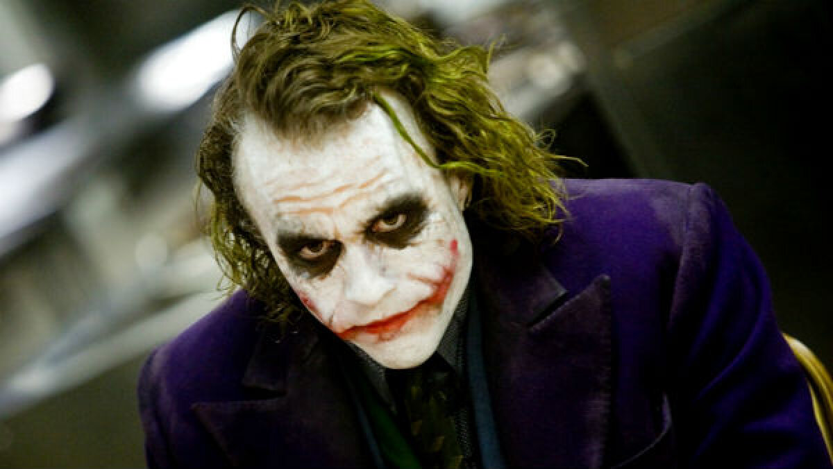 FOTO Look extravagant afișat de Victoraș Astafei! » Superimagini cu jucătorul Petrolului