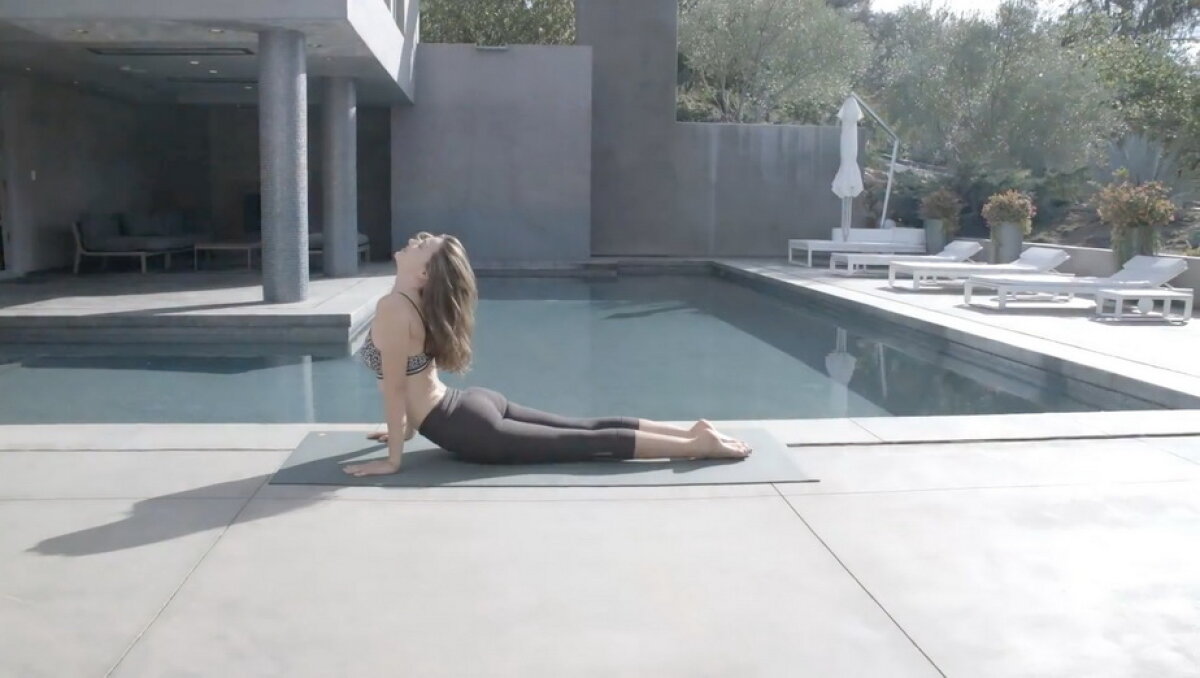GALERIE FOTO » Miranda Kerr şi-a etalat sânii perfecţi! Imaginile sunt spectaculoase