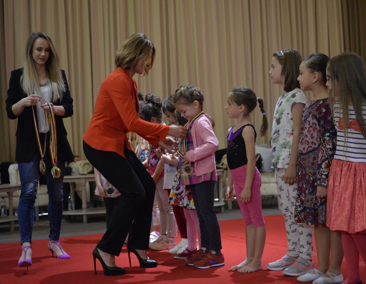 GALERIE FOTO 40 de ani de la Perfect 10 » Nadia a venit la București pentru a marca acasă împlinirea a 4 decenii de la miraculoasa Olimpiadă canadiană