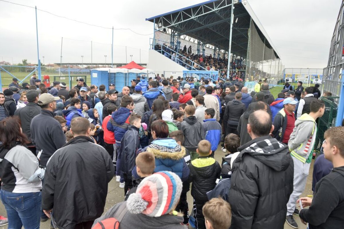 FOTO FC Voluntari și-a inaugurat azi stadionul, la meciul cu CS U Craiova » Coregrafie pregătită de suporterii ilfoveni