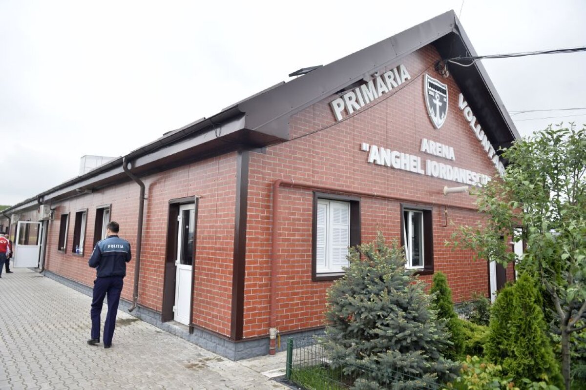 FOTO FC Voluntari și-a inaugurat azi stadionul, la meciul cu CS U Craiova » Coregrafie pregătită de suporterii ilfoveni