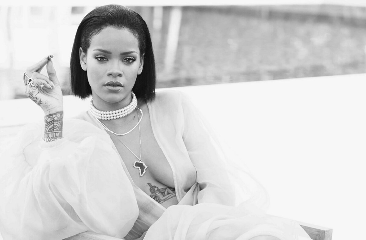 GALERIE FOTO » Rihanna, imagini în sânii goi pentru noul videoclip