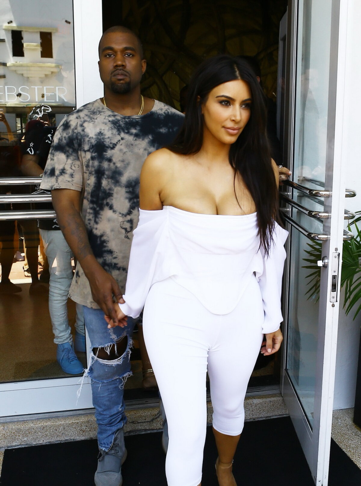 GALERIE FOTO » Kim Kardashian, ilegal de sexy la cumpărături