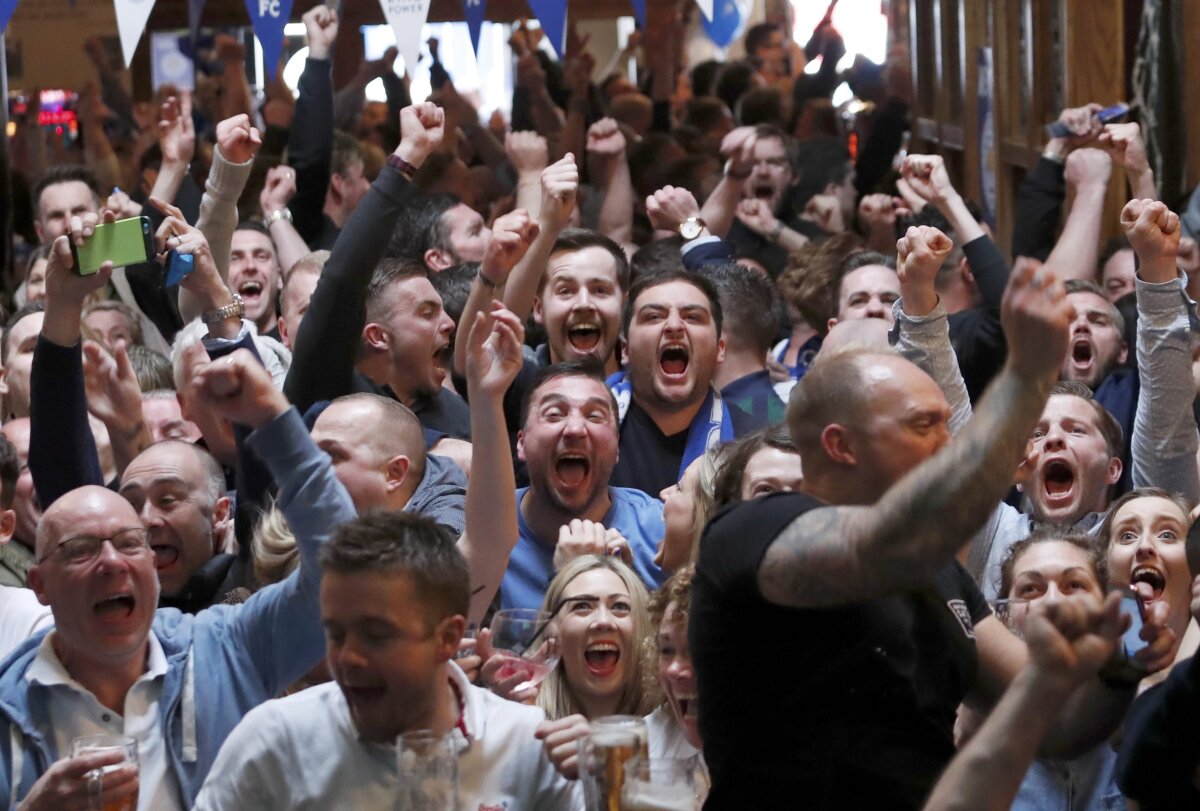 GALERIE FOTO Mobilizare la Bangkok pentru fanii lui Leicester! Cum  au urmărit suporterii "vulpilor" meciul cu United