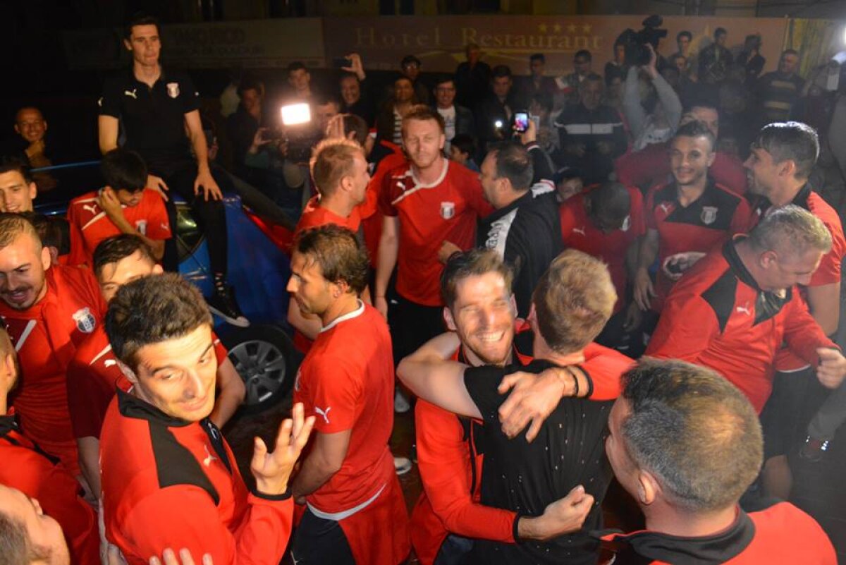 GALERIE FOTO + VIDEO Tot ce nu s-a văzut la TV! » Imagini incredibile de la bucuria Astrei după câştigarea titlului