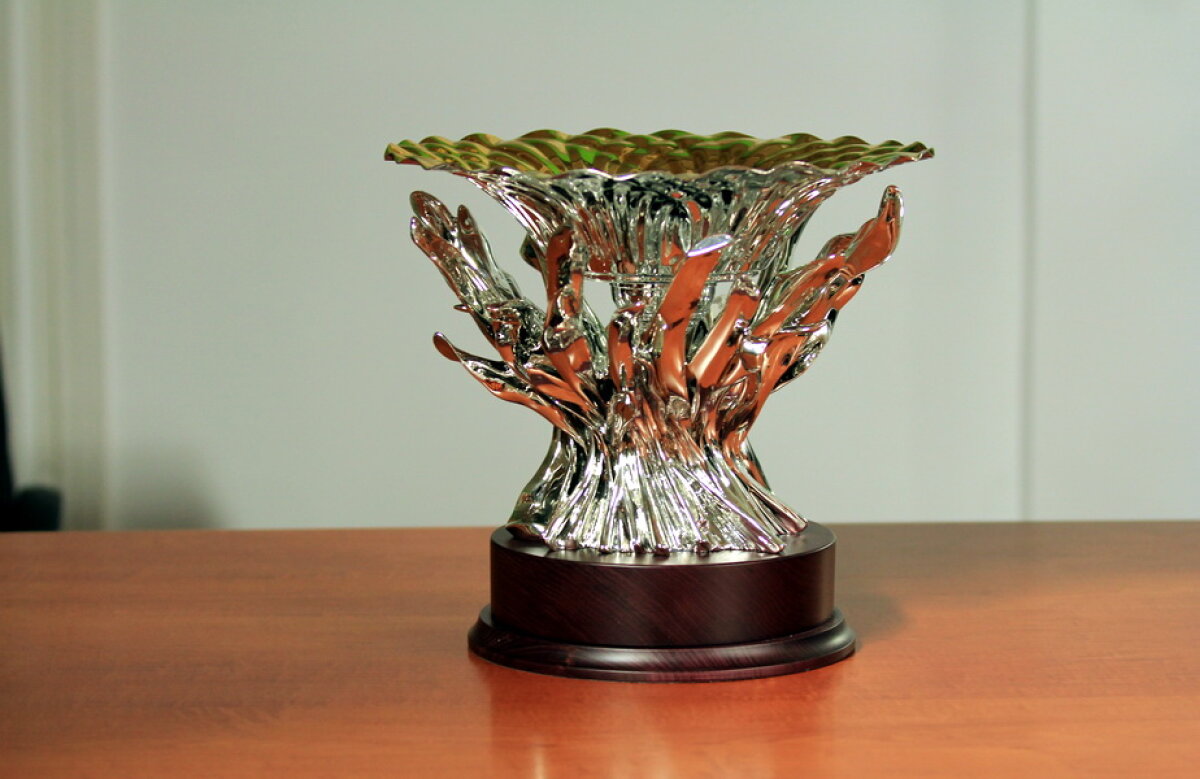 Așa arată trofeul pe care-l va primi Astra în această seară! Seamănă cu partea superioară a bijuteriei destinate învingătorilor din Cupa Davis