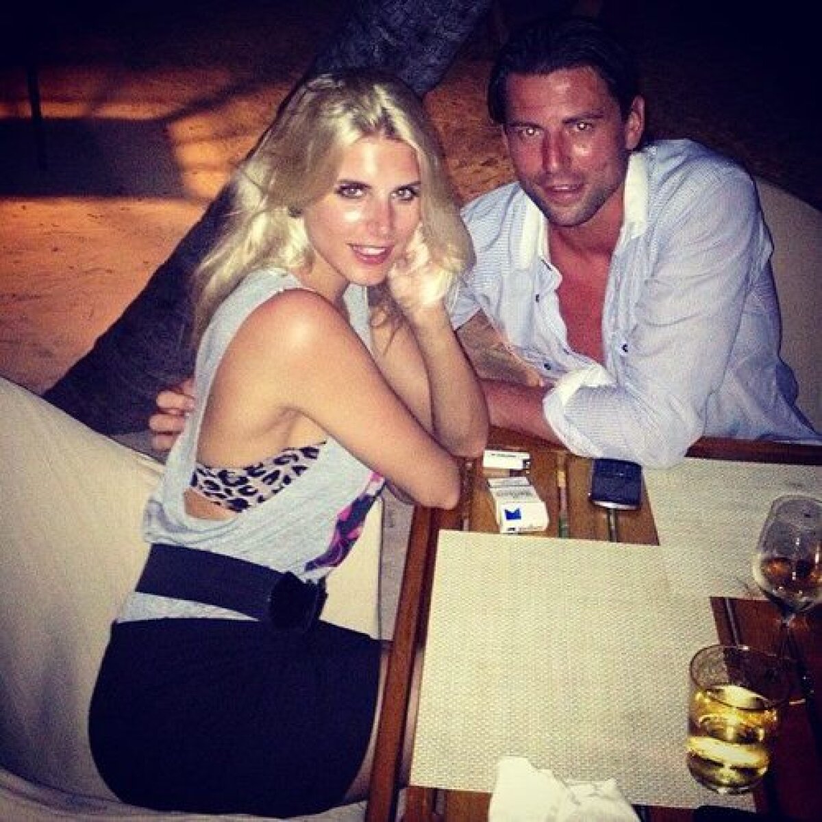 FOTO A rămas cu soția » Ea îl consolează pe Weidenfeller după ce a pierdut postul de titular la Dortmund