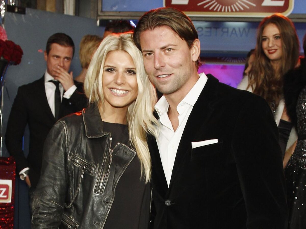 FOTO A rămas cu soția » Ea îl consolează pe Weidenfeller după ce a pierdut postul de titular la Dortmund