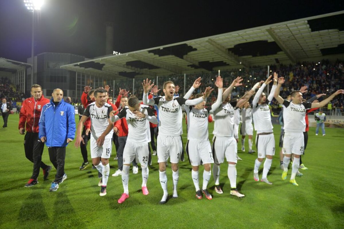 GALERIE FOTO + VIDEO Imagini de colecție de la petrecerea Astrei Giurgiu! Șumudică a venit cu fularul Rapidului, la stații s-a auzit imnul Champions League