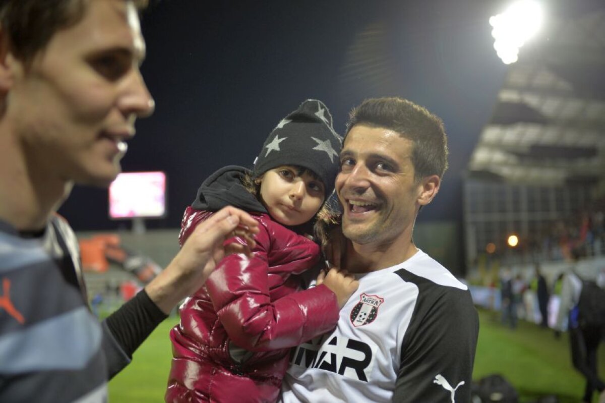 GALERIE FOTO + VIDEO Imagini de colecție de la petrecerea Astrei Giurgiu! Șumudică a venit cu fularul Rapidului, la stații s-a auzit imnul Champions League