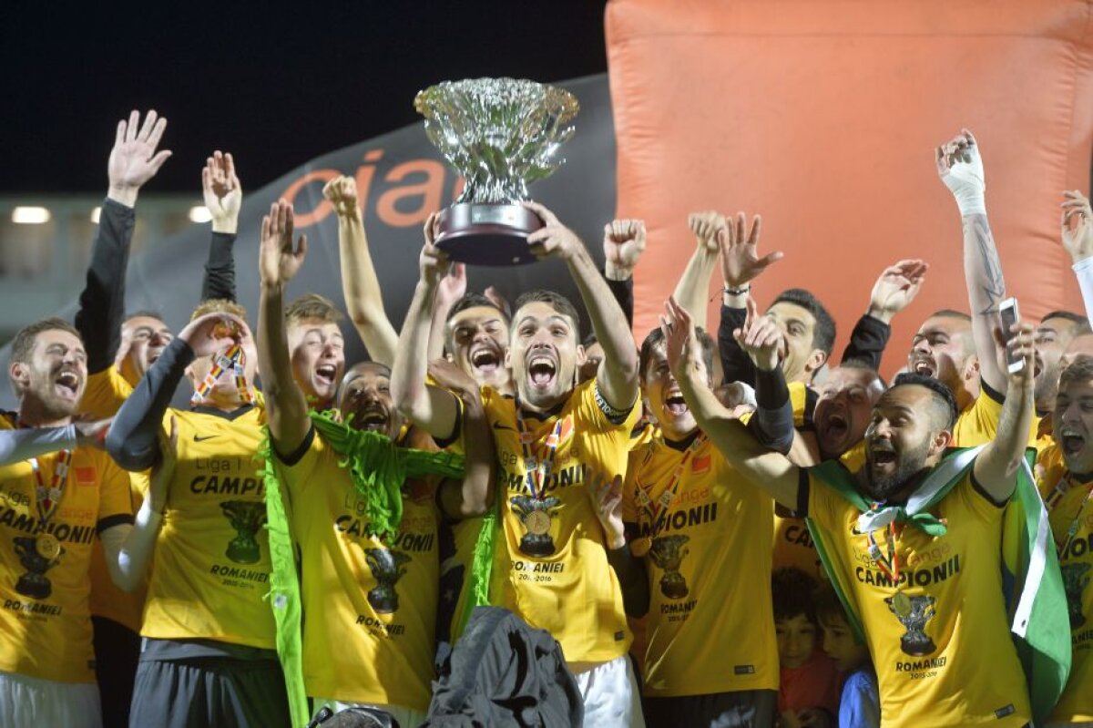 GALERIE FOTO + VIDEO Imagini de colecție de la petrecerea Astrei Giurgiu! Șumudică a venit cu fularul Rapidului, la stații s-a auzit imnul Champions League