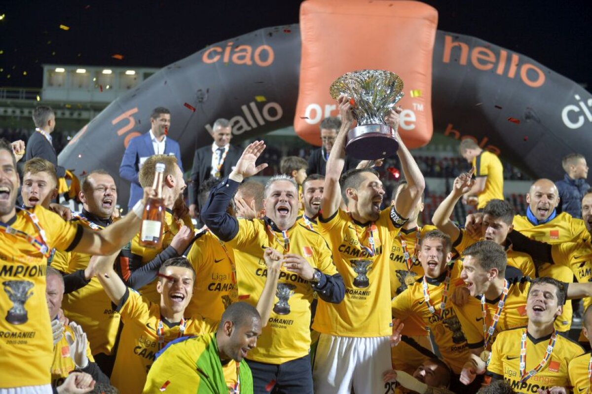 GALERIE FOTO + VIDEO Imagini de colecție de la petrecerea Astrei Giurgiu! Șumudică a venit cu fularul Rapidului, la stații s-a auzit imnul Champions League