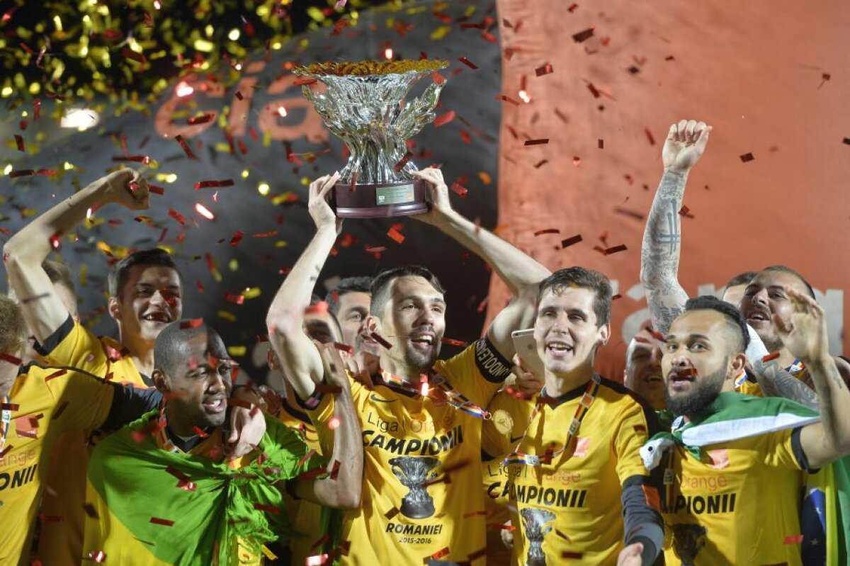 GALERIE FOTO + VIDEO Imagini de colecție de la petrecerea Astrei Giurgiu! Șumudică a venit cu fularul Rapidului, la stații s-a auzit imnul Champions League