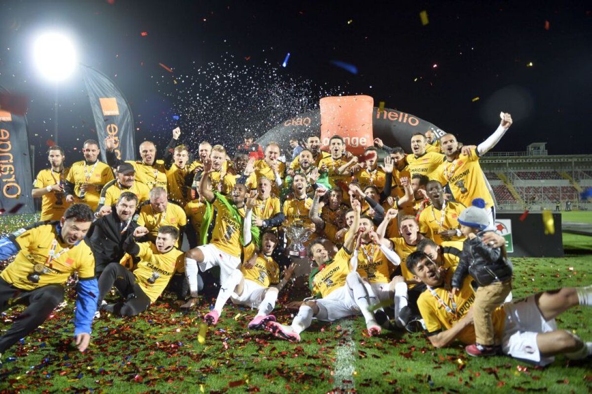 GALERIE FOTO + VIDEO Imagini de colecție de la petrecerea Astrei Giurgiu! Șumudică a venit cu fularul Rapidului, la stații s-a auzit imnul Champions League