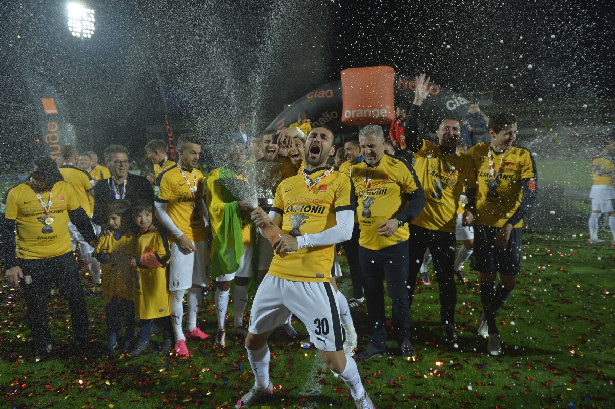 GALERIE FOTO + VIDEO Imagini de colecție de la petrecerea Astrei Giurgiu! Șumudică a venit cu fularul Rapidului, la stații s-a auzit imnul Champions League